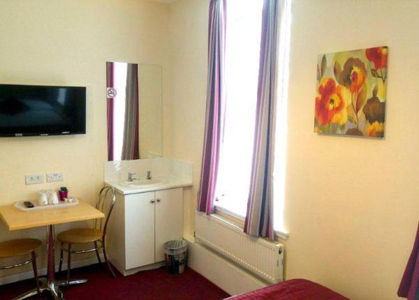 St Nicholas Hotel Harrow Εξωτερικό φωτογραφία