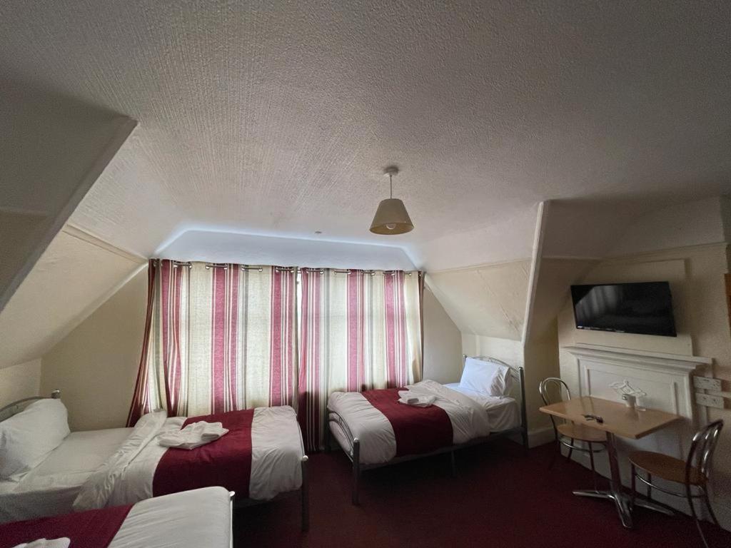 St Nicholas Hotel Harrow Εξωτερικό φωτογραφία