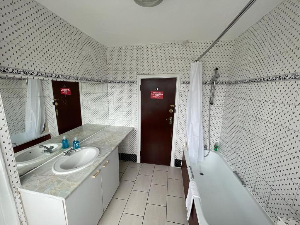 St Nicholas Hotel Harrow Εξωτερικό φωτογραφία