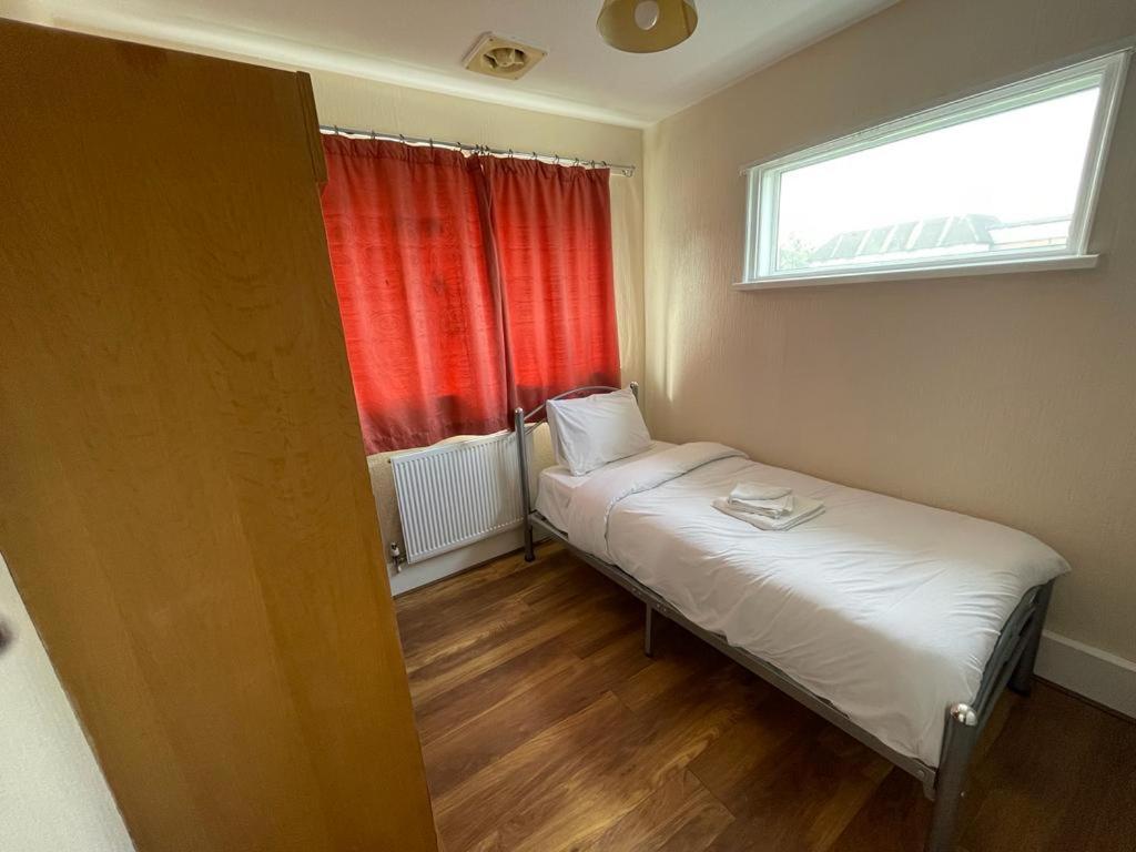 St Nicholas Hotel Harrow Εξωτερικό φωτογραφία