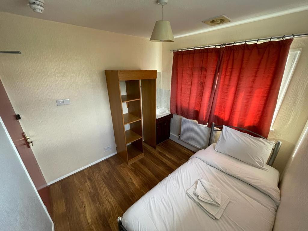 St Nicholas Hotel Harrow Εξωτερικό φωτογραφία